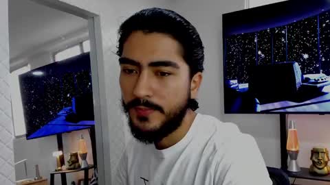 Snapshot of david_johnson372 chatting on 01/27/25, 12:05 Hey im David that loves to explore and speak their fantasies. Very open talktative and nice. Feel free to chat with me online show from 01/27/25, 12:05