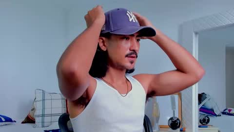 Snapshot of david_johnson372 chatting on 09/25/25, 01:59 Hey im David that loves to explore and speak their fantasies. Very open talktative and nice. Feel free to chat with me online show from 09/25/25, 01:59