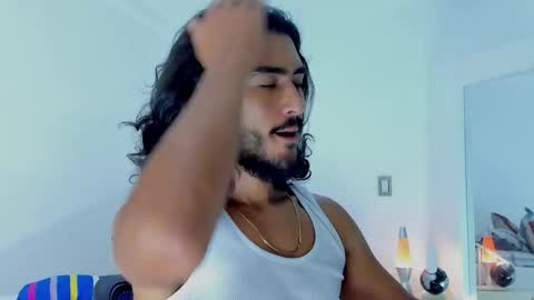 Snapshot of david_johnson372 chatting on 12/15/25, 11:42 Hey im David that loves to explore and speak their fantasies. Very open talktative and nice. Feel free to chat with me online show from 12/15/25, 11:42