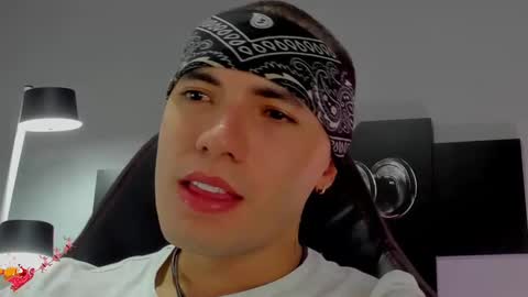 Snapshot of david_jons7 chatting on 12/10/24, 02:27 David Jons online show from 12/10/24, 02:27