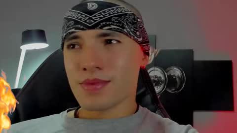 Snapshot of david_jons7 chatting on 01/04/25, 12:27 David Jons online show from 01/04/25, 12:27