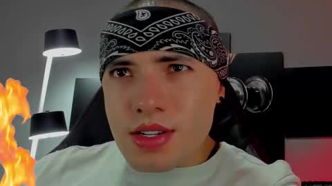 Snapshot of david_jons7 chatting on 01/16/25, 12:45 David Jons online show from 01/16/25, 12:45