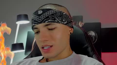 Snapshot of david_jons7 chatting on 01/20/25, 01:07 David Jons online show from 01/20/25, 01:07