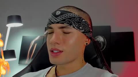 Snapshot of david_jons7 chatting on 02/05/25, 12:53 David Jons online show from 02/05/25, 12:53