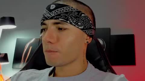 Snapshot of david_jons7 chatting on 02/13/25, 04:22 David Jons online show from 02/13/25, 04:22