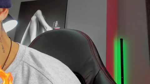 Snapshot of david_jons7 chatting on 10/02/25, 12:01 David Jons online show from 10/02/25, 12:01