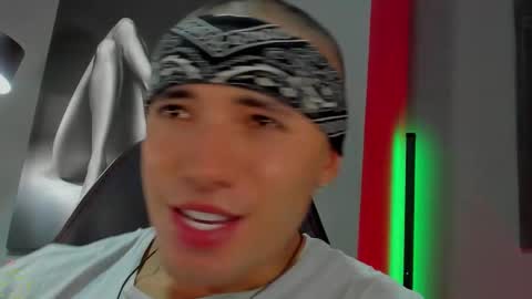 Snapshot of david_jons7 chatting on 11/02/25, 04:04 David Jons online show from 11/02/25, 04:04