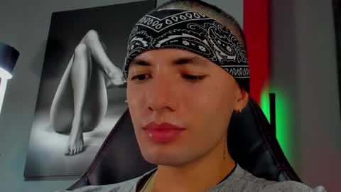 Snapshot of david_jons7 chatting on 11/13/25, 01:59 David Jons online show from 11/13/25, 01:59