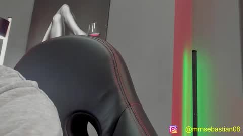 Snapshot of david_jons7 chatting on 11/22/25, 01:54 David Jons online show from 11/22/25, 01:54