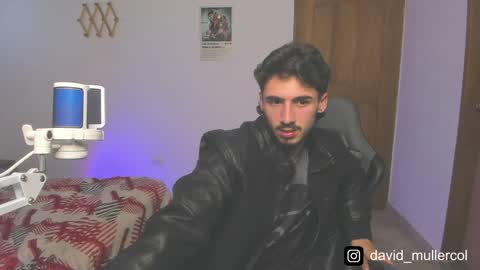 Snapshot of david_muller_ chatting on 02/01/25, 12:51 David online show from 02/01/25, 12:51