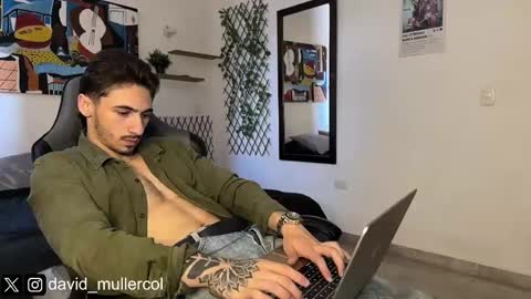 Snapshot of david_muller_ chatting on 09/23/25, 03:48 David online show from 09/23/25, 03:48