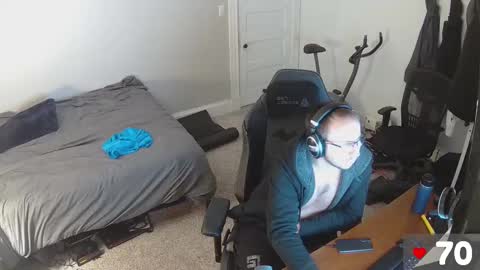 Snapshot of david_novabear chatting on 12/05/24, 01:36 David online show from 12/05/24, 01:36