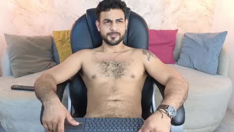 Snapshot of david_oliveira chatting on 01/24/25, 01:36 JF oliveira online show from 01/24/25, 01:36