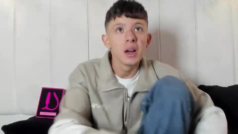 Snapshot of david_roy_ chatting on 02/27/26, 01:33 Roy online show from 02/27/26, 01:33