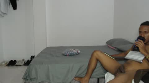 Snapshot of davidberrocal chatting on 10/13/25, 12:21 DavidSexxx777 online show from 10/13/25, 12:21