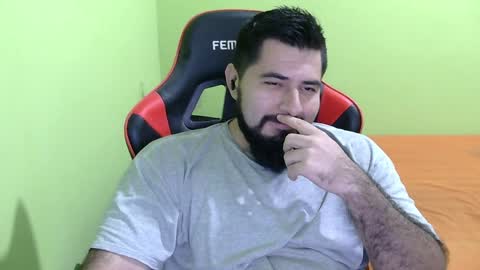 Snapshot of daviddelz chatting on 12/19/24, 06:23 David online show from 12/19/24, 06:23