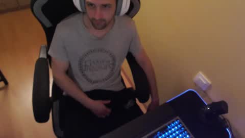 Snapshot of davidoventt chatting on 02/26/25, 05:28 davidoventt online show from 02/26/25, 05:28