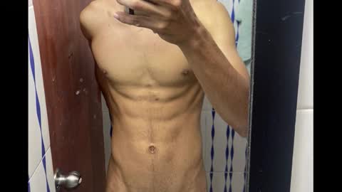 Snapshot of davidth000 chatting on 10/17/25, 03:53 davidth000 online show from 10/17/25, 03:53