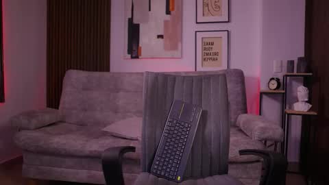 Snapshot of davies_brown chatting on 11/16/25, 06:24 Davies brown schedule 12pm to 5pm col time online show from 11/16/25, 06:24