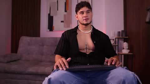 Snapshot of davies_brown chatting on 12/15/25, 09:08 Davies brown schedule 12pm to 5pm col time online show from 12/15/25, 09:08