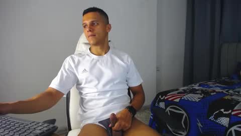 Snapshot of davisito7 chatting on 12/28/24, 07:44 David Angel online show from 12/28/24, 07:44