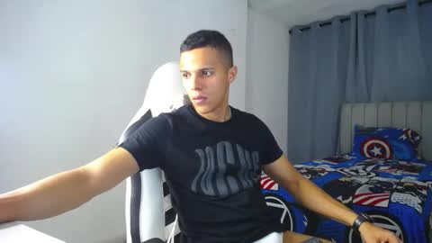 Snapshot of davisito7 chatting on 01/02/25, 02:43 David Angel online show from 01/02/25, 02:43