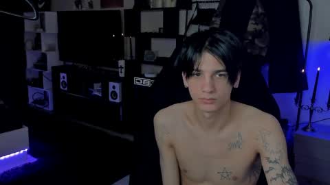 Snapshot of davisross chatting on 06/08/26, 01:55 davis online show from 06/08/26, 01:55