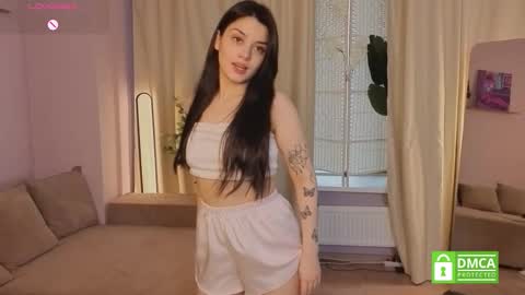 Snapshot of day_one_darling chatting on 10/29/25, 04:59 day_one_darling online show from 10/29/25, 04:59