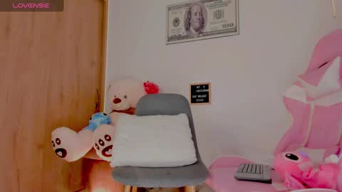 Snapshot of day_wilkint chatting on 01/19/25, 01:21 Day Wilkinht online show from 01/19/25, 01:21