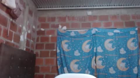 Snapshot of dayanara22 chatting on 02/19/25, 02:01 dayanara22 online show from 02/19/25, 02:01