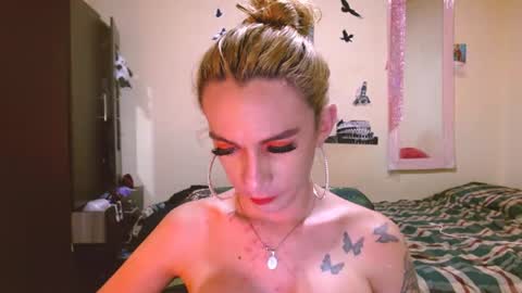 Snapshot of dayanna_01_ chatting on 07/10/26, 08:44 dayanna_01_ online show from 07/10/26, 08:44