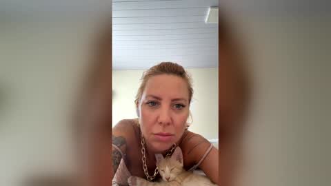 Snapshot of dayoff592388 chatting on 04/16/26, 03:13 dayoff592388 online show from 04/16/26, 03:13