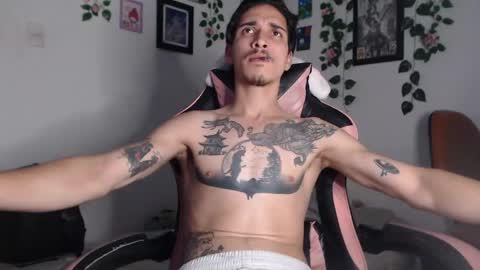 Snapshot of dazzayyy chatting on 12/13/24, 12:20 dazzayy online show from 12/13/24, 12:20