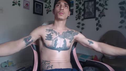 Snapshot of dazzayyy chatting on 12/22/24, 08:36 dazzayy online show from 12/22/24, 08:36