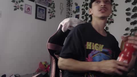 Snapshot of dazzayyy chatting on 12/31/24, 10:56 dazzayy online show from 12/31/24, 10:56