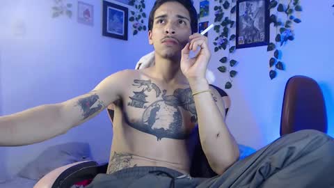 Snapshot of dazzayyy chatting on 01/13/25, 12:19 dazzayy online show from 01/13/25, 12:19