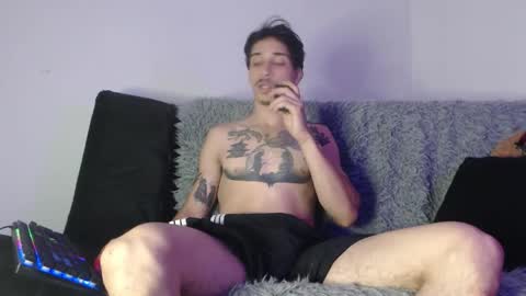 Snapshot of dazzayyy chatting on 10/08/25, 01:25 dazzayy online show from 10/08/25, 01:25