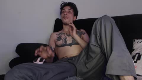 Snapshot of dazzayyy chatting on 10/12/25, 10:31 dazzayy online show from 10/12/25, 10:31