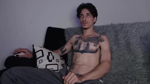 Snapshot of dazzayyy chatting on 10/13/25, 10:54 dazzayy online show from 10/13/25, 10:54