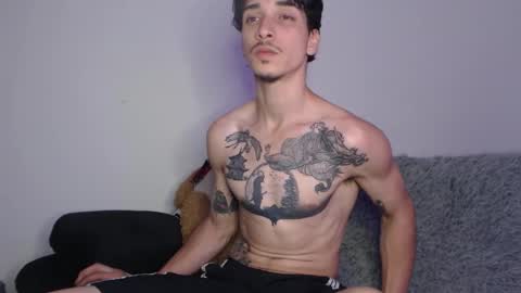 Snapshot of dazzayyy chatting on 10/15/25, 12:33 dazzayy online show from 10/15/25, 12:33