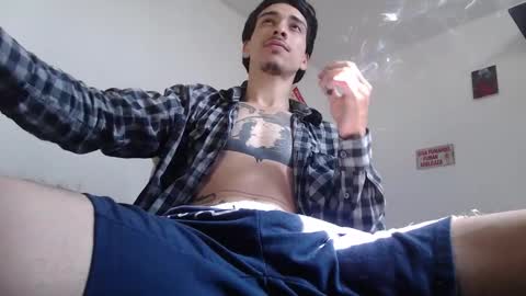 Snapshot of dazzayyy chatting on 10/26/25, 02:23 dazzayy online show from 10/26/25, 02:23