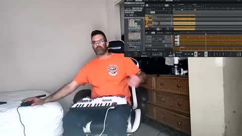 Snapshot of dbfroge chatting on 09/15/25, 03:17 dbfroge online show from 09/15/25, 03:17