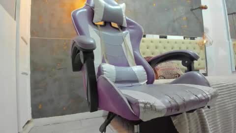 Snapshot of de_lirio chatting on 12/15/25, 12:42 de_lirio online show from 12/15/25, 12:42