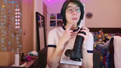 Snapshot of deadratsoup chatting on 12/16/24, 04:16 Rat online show from 12/16/24, 04:16