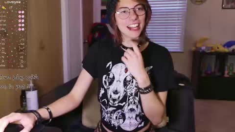 Snapshot of deadratsoup chatting on 10/07/25, 02:47 Rat online show from 10/07/25, 02:47