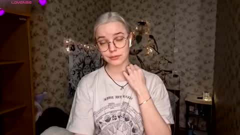 Charlie 18yo online show from 12/16/25, 06:13