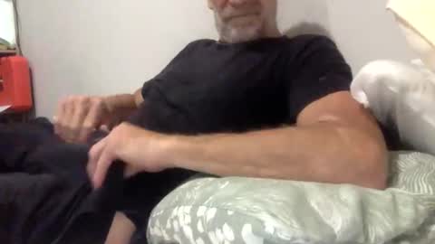 deanofflove221000 online show from 12/18/25, 01:33