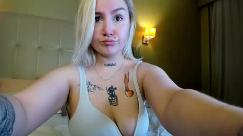 Debbie Mon Tue Fri Sun Sat GMT 3 1000am - 0400pm  online show from 09/20/25, 04:30