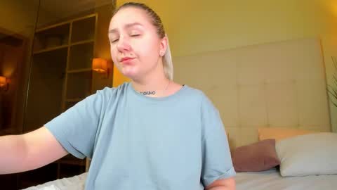 Debbie Mon Tue Fri Sun Sat GMT 3 1000am - 0400pm  online show from 10/08/25, 05:21