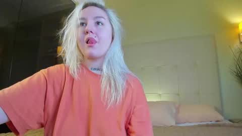 Debbie Mon Tue Fri Sun Sat GMT 3 1000am - 0400pm  online show from 01/12/26, 05:18